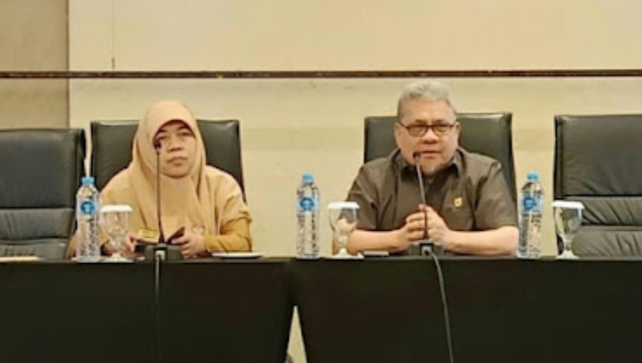 ketua-dprd-muhidi-ajak-kepala-sekolah-perkuat-kepemimpinan-visioner,dan-bangun-generasi-emas-2045