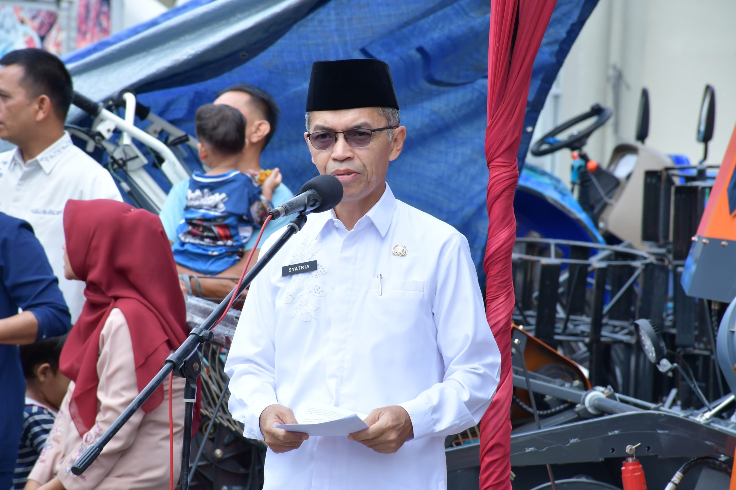 sambut-hut-ke-33-lubuk-basung,-pemkab-agam-dan-charoen-pokphand-bagikan-15-ribu-butir-telur-gratis-untuk-masyarakat