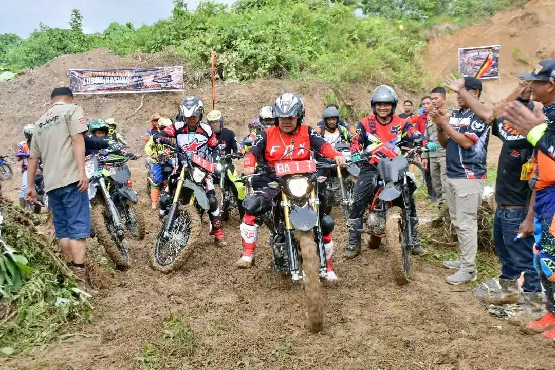 promosikan-potensi-wisata,-pemkab-agam-gelar-event-trabas-gunung-silayang