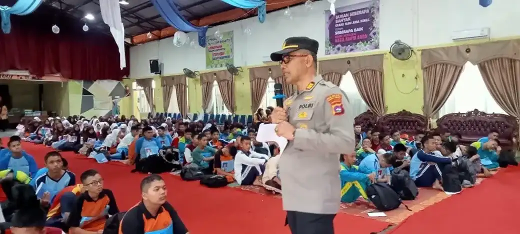 polresta-bukittinggi-edukasi-siswa-baru-soal-bahaya-kecanduan-game-dan-judi-daring