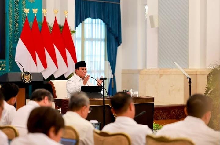 transformasi-bumn,-prabowo-apresiasi-dony-oskaria-berhasil-konsolidasikan-1.077-entitas-jadi-250-perusahaan