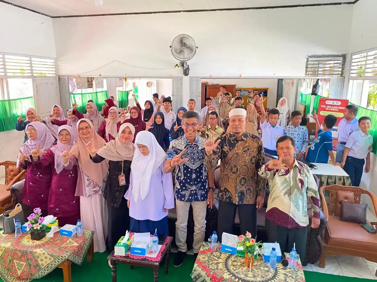 ojk-tingkatkan-literasi-keuangan-siswa-slb-negeri-1-painan
