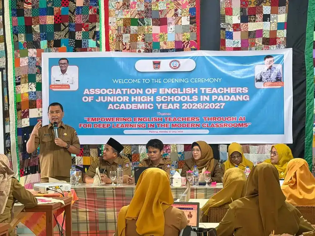 disdikbud-padang-dorong-guru-bahasa-inggris-integrasikan-teknologi-ai-dalam-pembelajaran