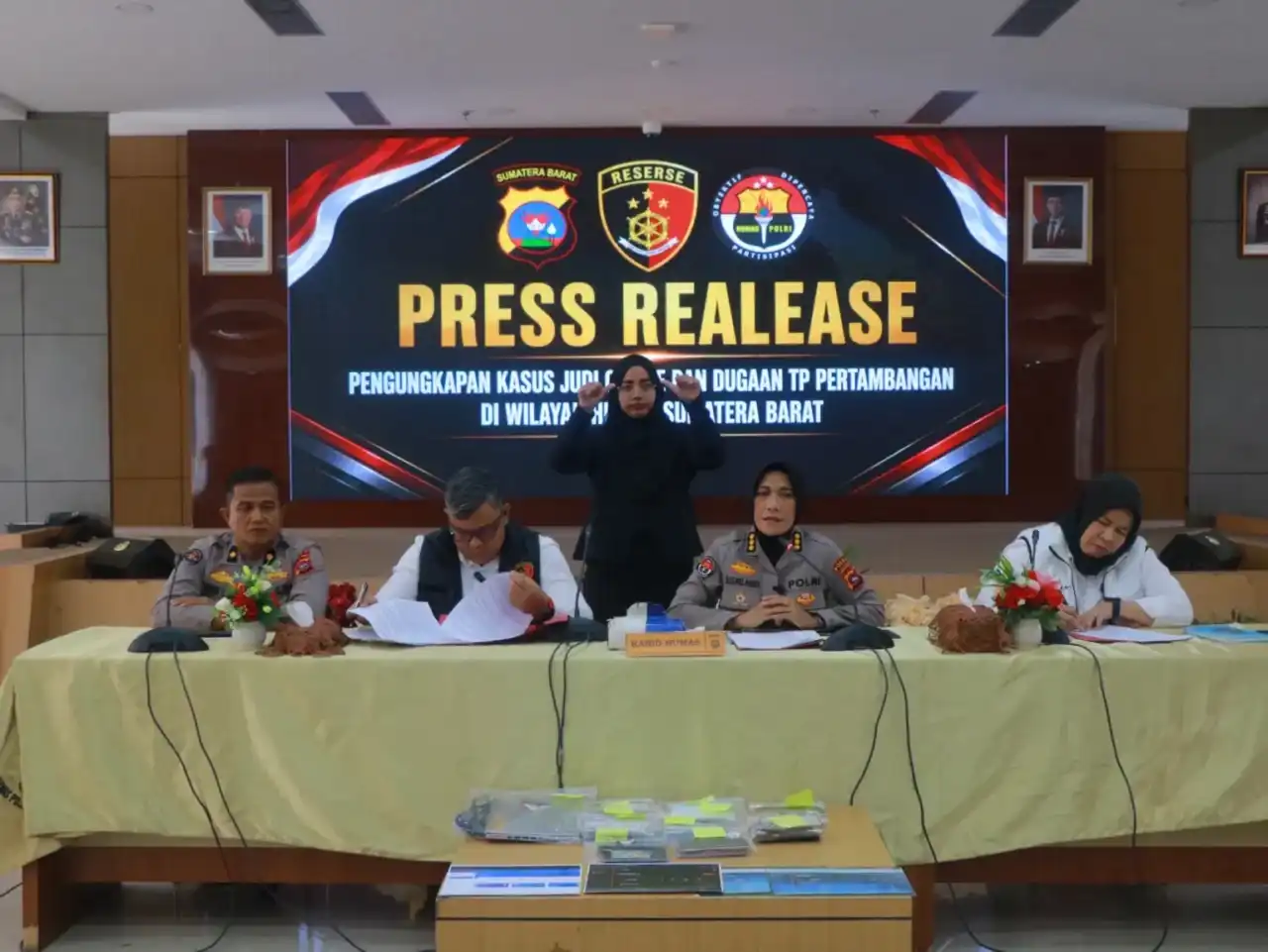 bongkar-praktik-peti,-polda-sumbar-amankan-empat-tersangka-dan-barang-bukti