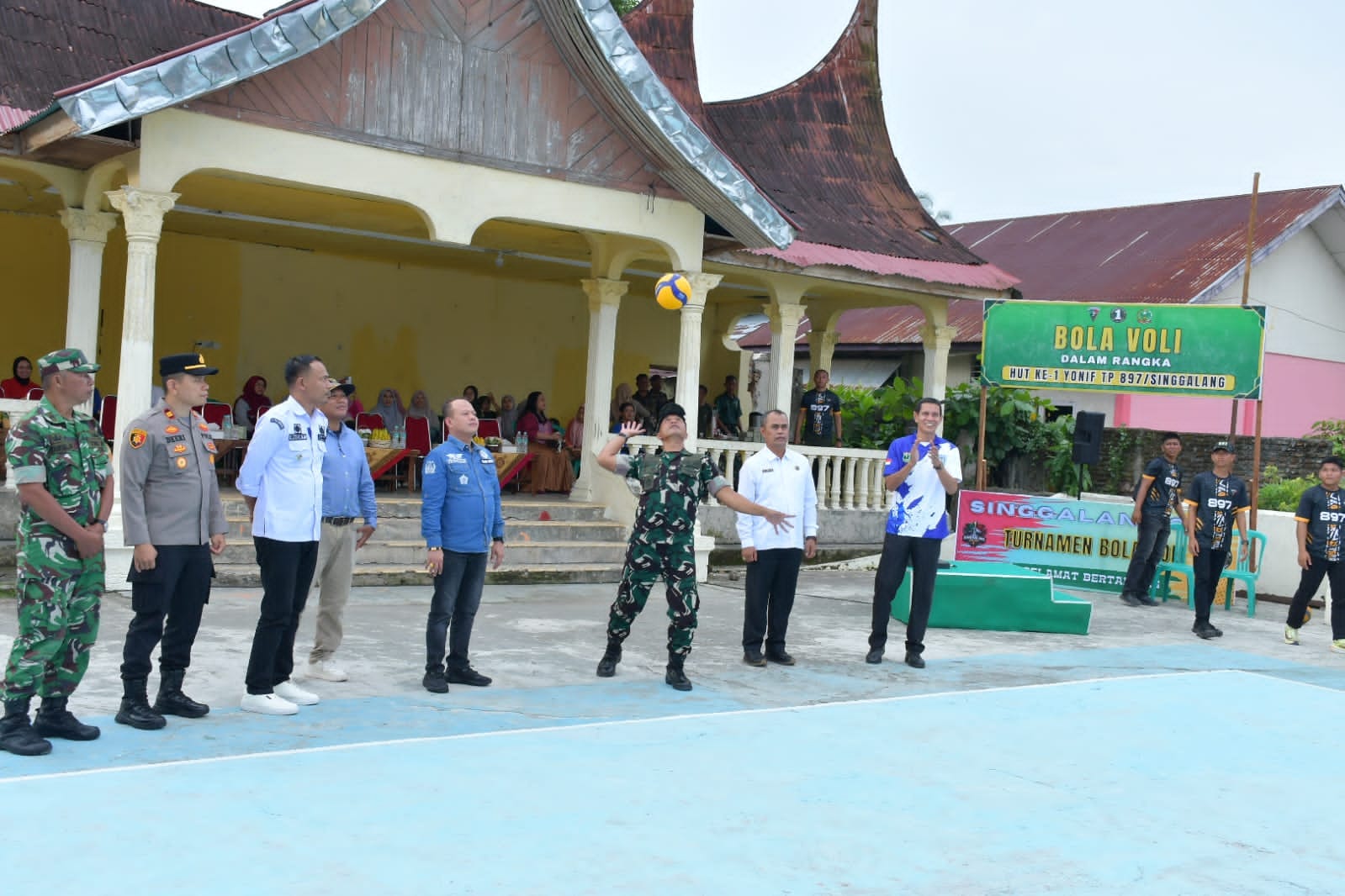 bupati-agam-buka-open-tournament-volly-ball-yonif-tp-897/singgalang