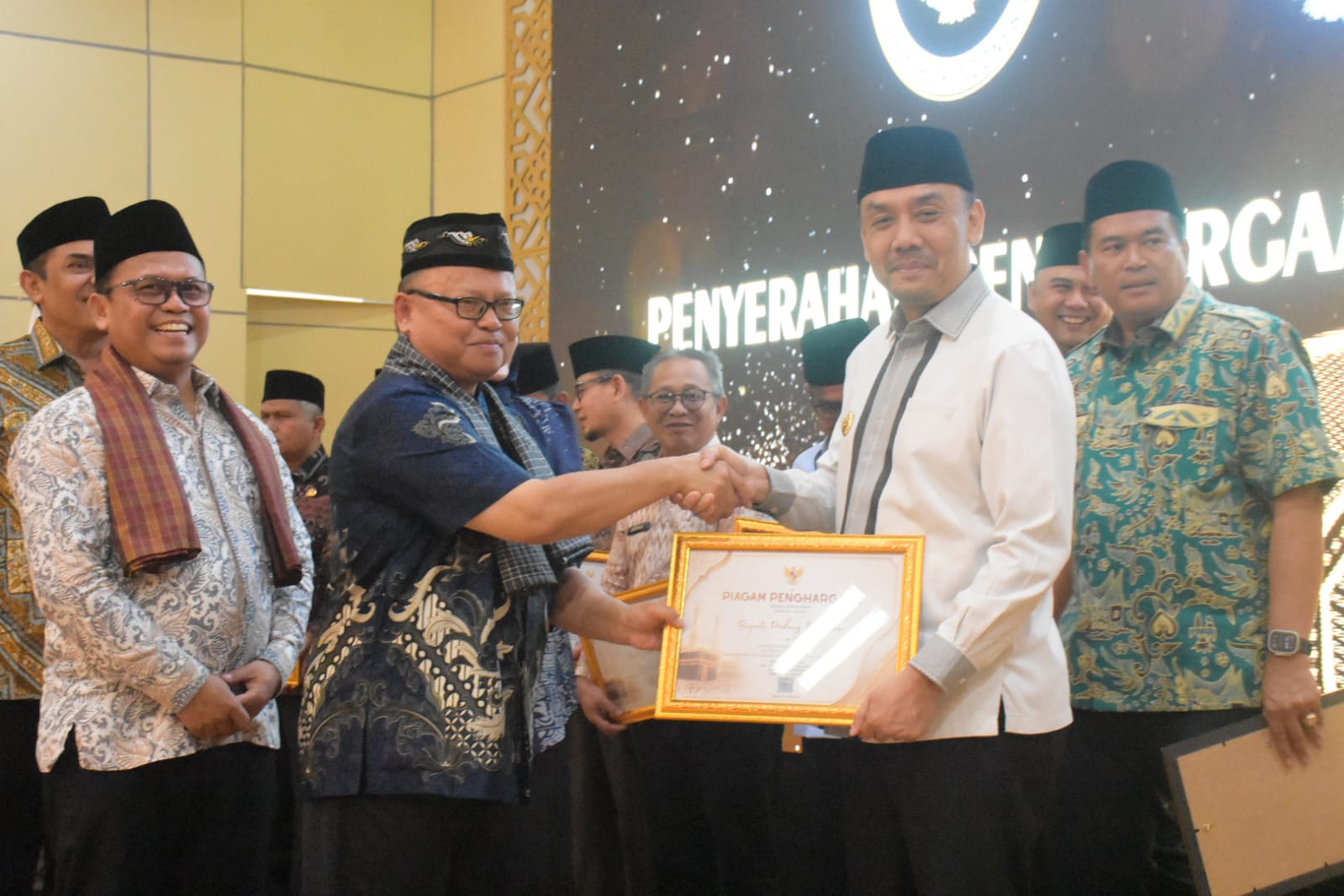 pemkab-agam-terima-penghargaan-dari-menteri-haji-dan-umrah-ri 