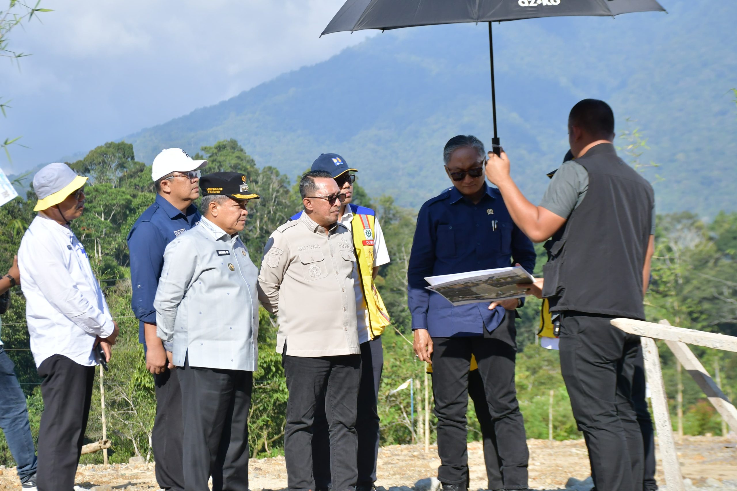 tinjau-ruas-jalan-malalak,-menteri-pu-pastikan-penanganan-infrastruktur-pascabencana-dipercepat