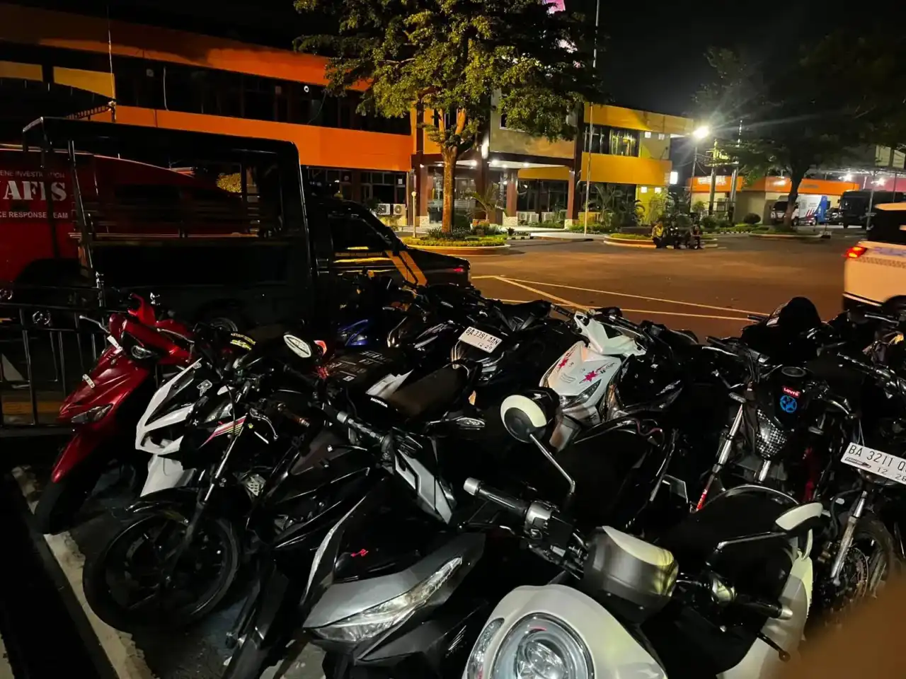 polresta-padang-sita-18-sepeda-motor-berknalpot-brong-saat-patroli