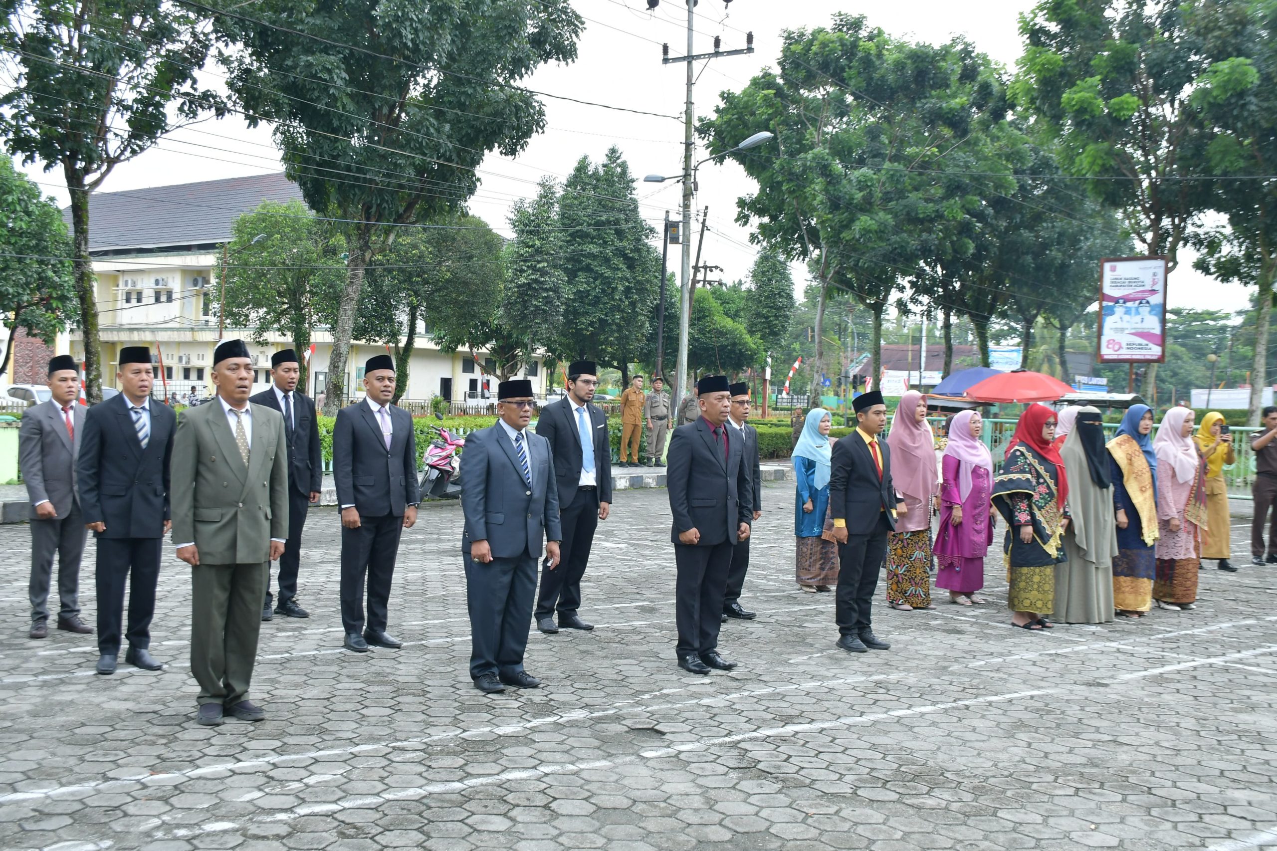 wabup-agam-lantik-21-pejabat-administrator-dan-pengawas,-tekankan-integritas-dan-kinerja