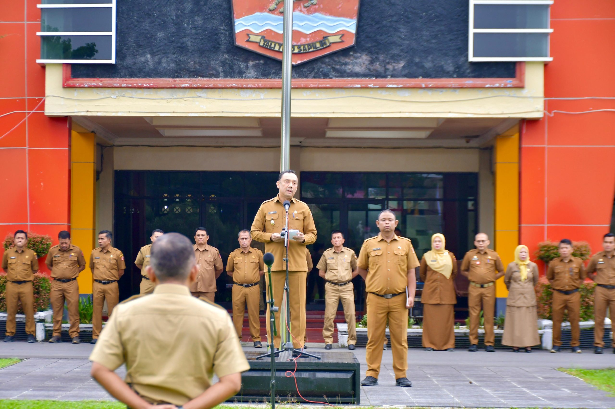 pimpin-apel-gabungan-opd,-wabup-agam:-pelayanan-bukan-untuk-dibeli