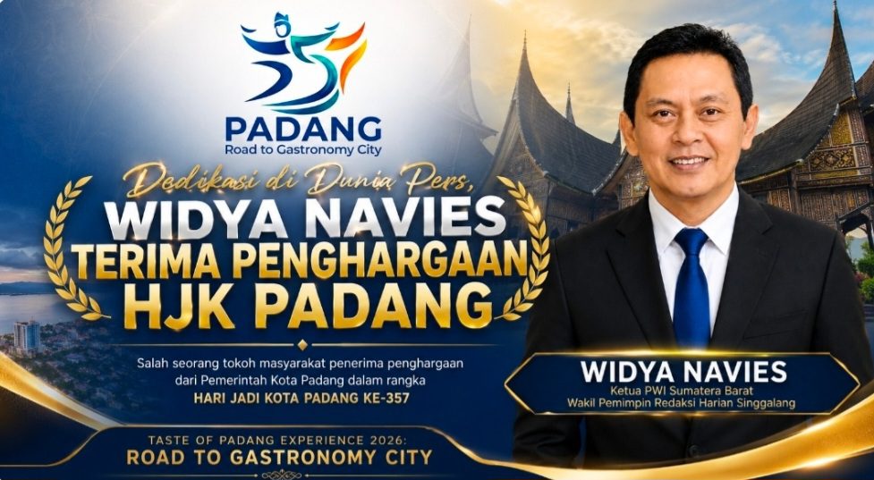 ketua-pwi-widya-navies-salah-satu-tokoh-penerima-penghargaan-di-hjk-357-kota-padang