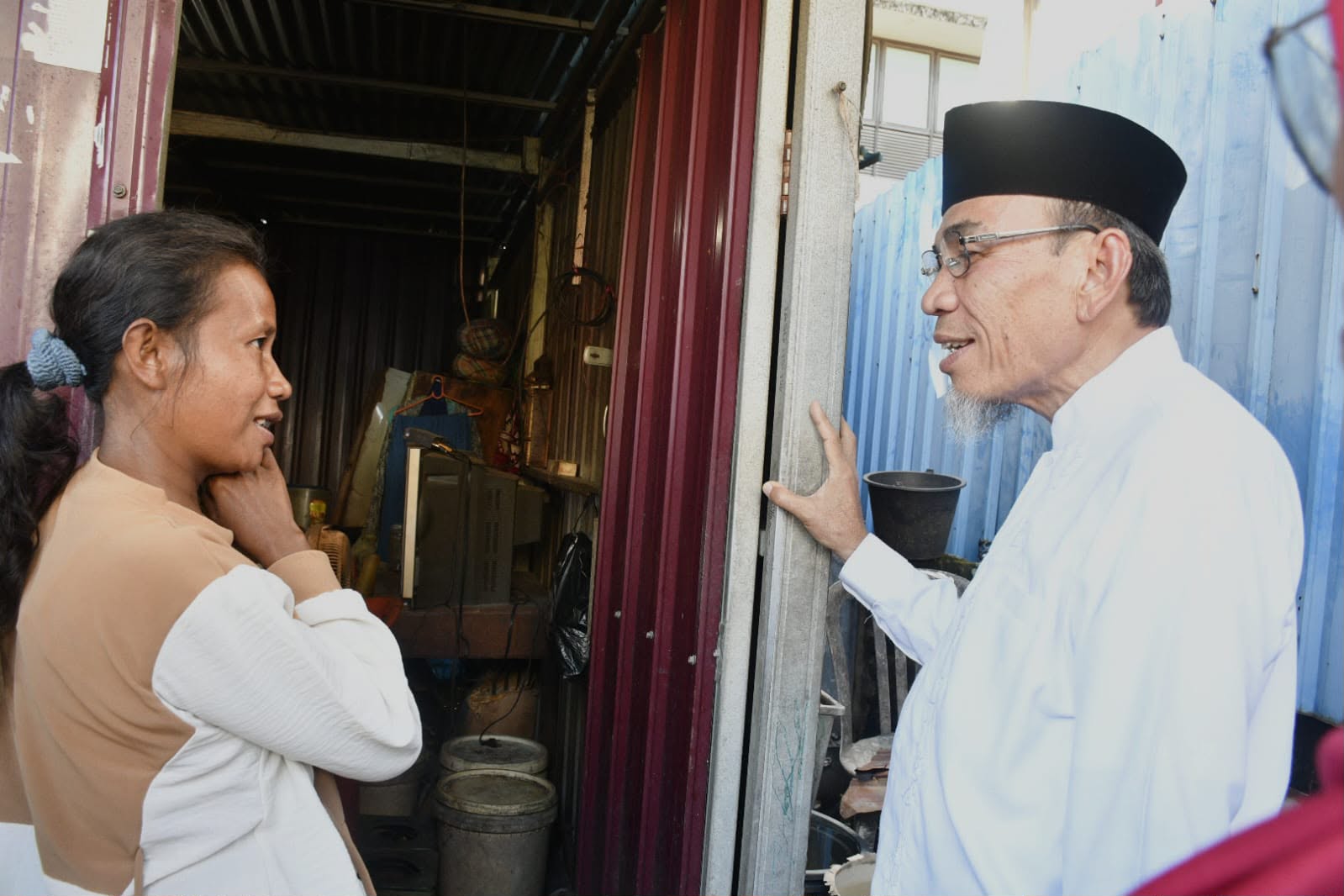 di-hari-jadi-kota-padang-ke-357,-wawako-maigus-nasir-besuk-warga-sakit