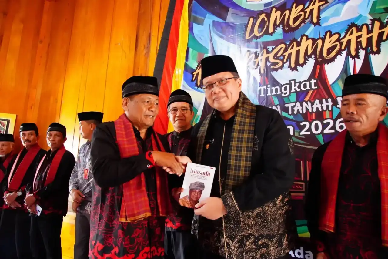 tanah-datar-lestarikan-tradisi-alua-pasambahan-melalui-lomba-pidato-adat
