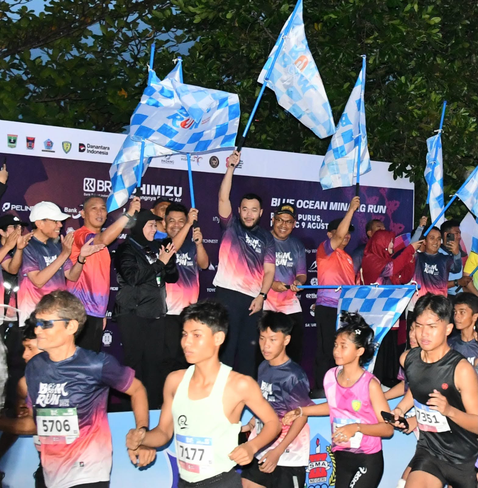 fadly-amran-lepas-4.000-pelari-di-bom-run-2026,-padang-kenalkan-sport-dan-blue-tourism-ke-dunia