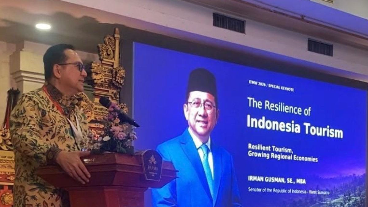 Irman Gusman menyampaikan pidato tentang penguatan pariwisata dan ekonomi daerah di acara ITMW 2026 di Bali.
