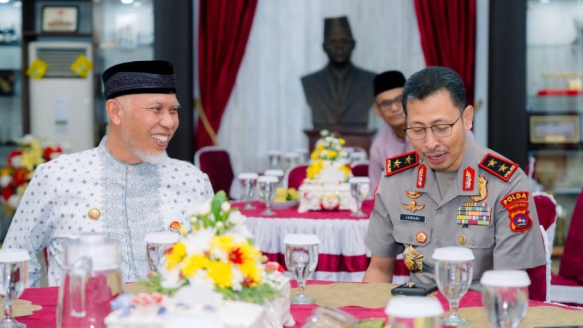 Gubernur Sumatera Barat Mahyeldi bertemu Kapolda Sumbar Irjen Pol Jawari untuk memperkuat sinergi keamanan daerah.