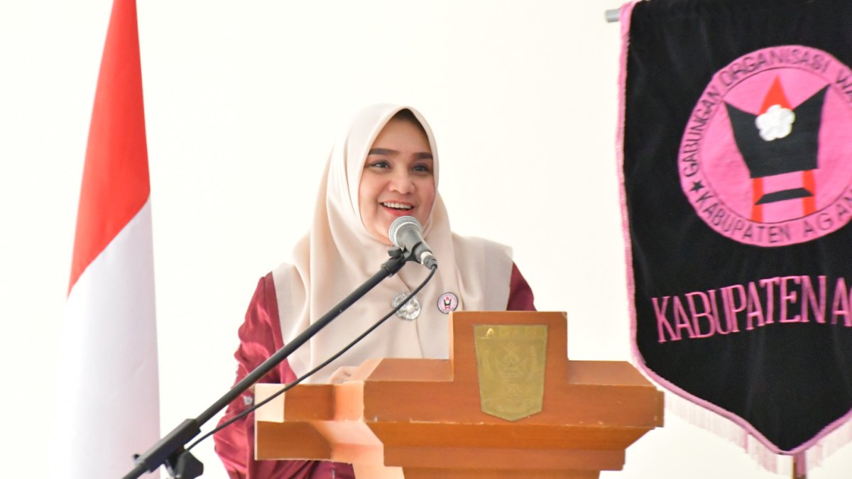 Peserta workshop tata rias yang diselenggarakan GOW Kabupaten Agam untuk meningkatkan kemandirian ekonomi perempuan.