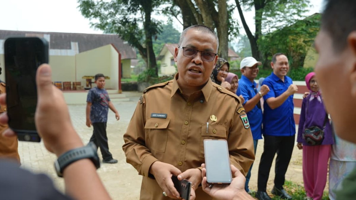 Sekretaris Daerah Sumbar meninjau lokasi pembangunan Nagari Kreatif Hub di Nagari Pangian, Tanah Datar.