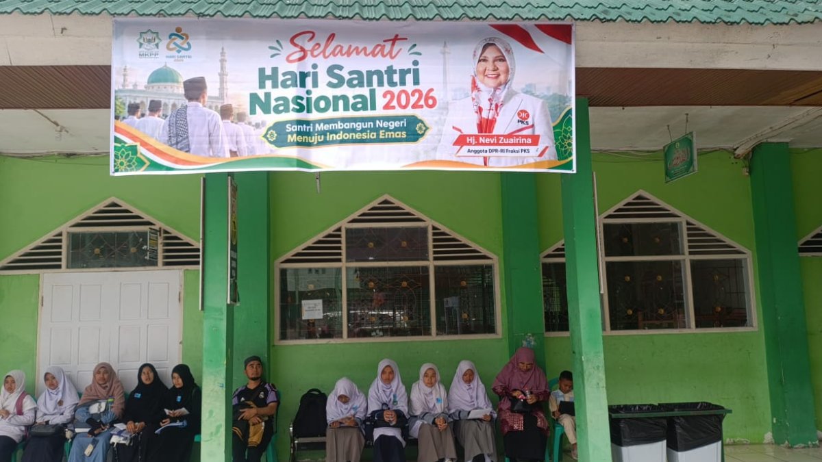 Anggota DPR RI Nevi Zuairina memberikan pesan motivasi kepada santri untuk menjadi penggerak ekonomi menuju Indonesia Emas 20