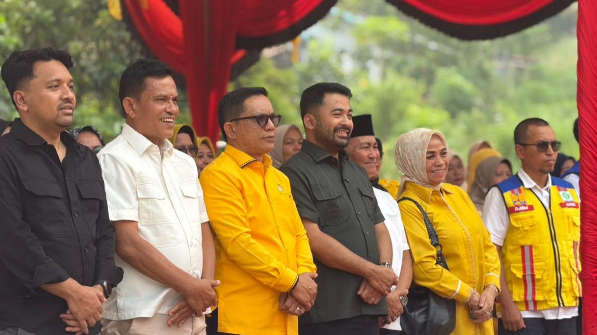 Anggota Komisi V DPR RI Zigo Rolanda meninjau lokasi pembangunan proyek Jalan Lingkar Utara Kota Solok senilai Rp49 miliar.