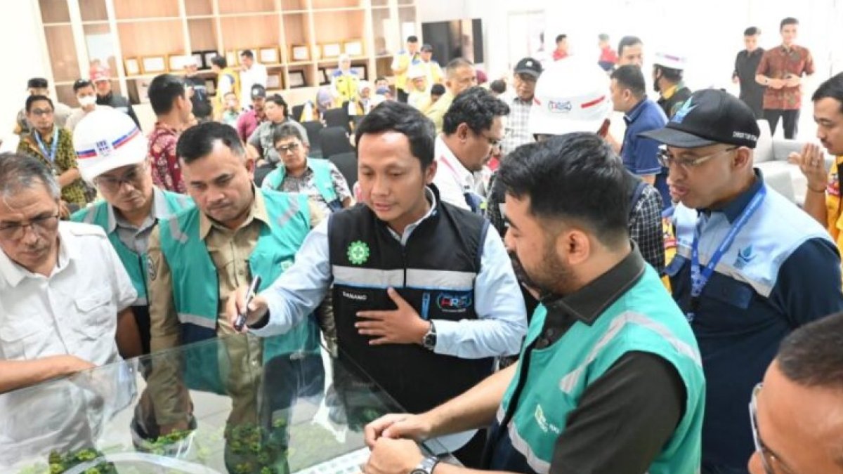 Anggota Komisi V DPR RI dan Pemko Padang meninjau lokasi proyek pembangunan Flyover Sitinjau Lauik.