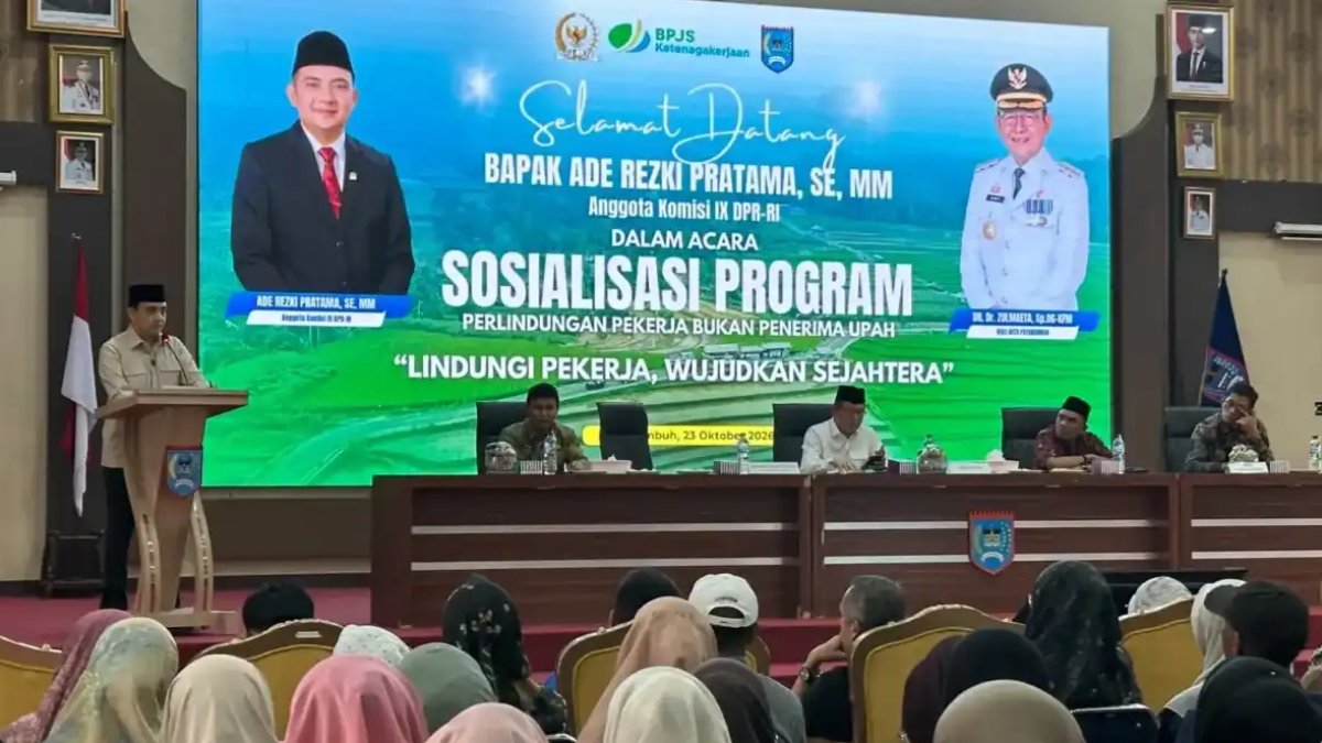 Ade Rezki Pratama saat sosialisasi program JKN BPJS Kesehatan bersama warga dan pejabat Pemkot Payakumbuh.