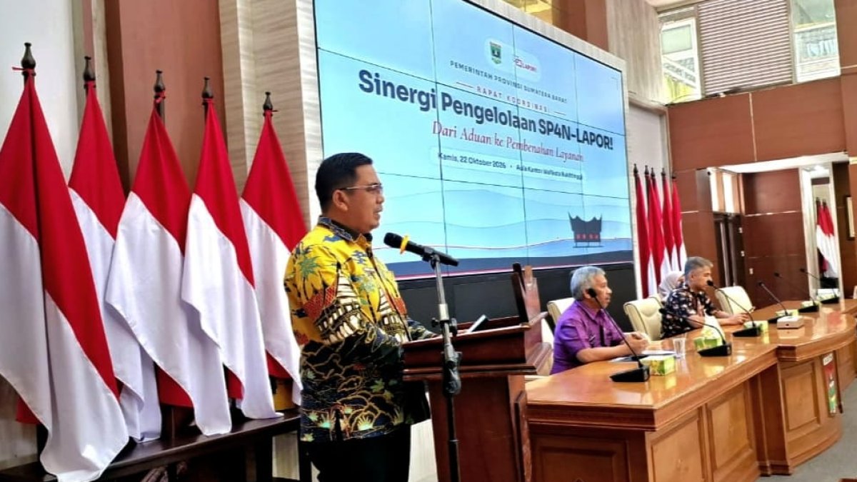 Rapat koordinasi pengelolaan SP4N-LAPOR! Pemprov Sumbar di Balai Kota Bukittinggi untuk meningkatkan kualitas pelayanan publi