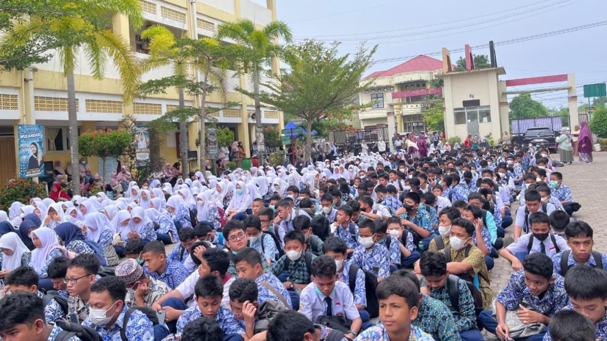 Suasana pelaksanaan Pra-OSN 2026 tingkat SMP/MTs se-Sumatera Barat di SMP Negeri 25 Padang.