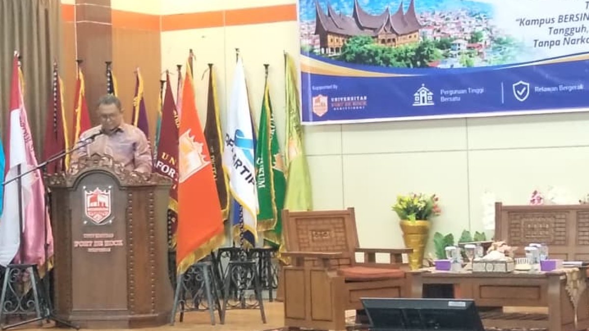 Kepala Kesbangpol Sumbar membuka Munas ARTIPENA ke-IV di Universitas Fort de Kock untuk pencegahan narkoba di lingkungan kamp