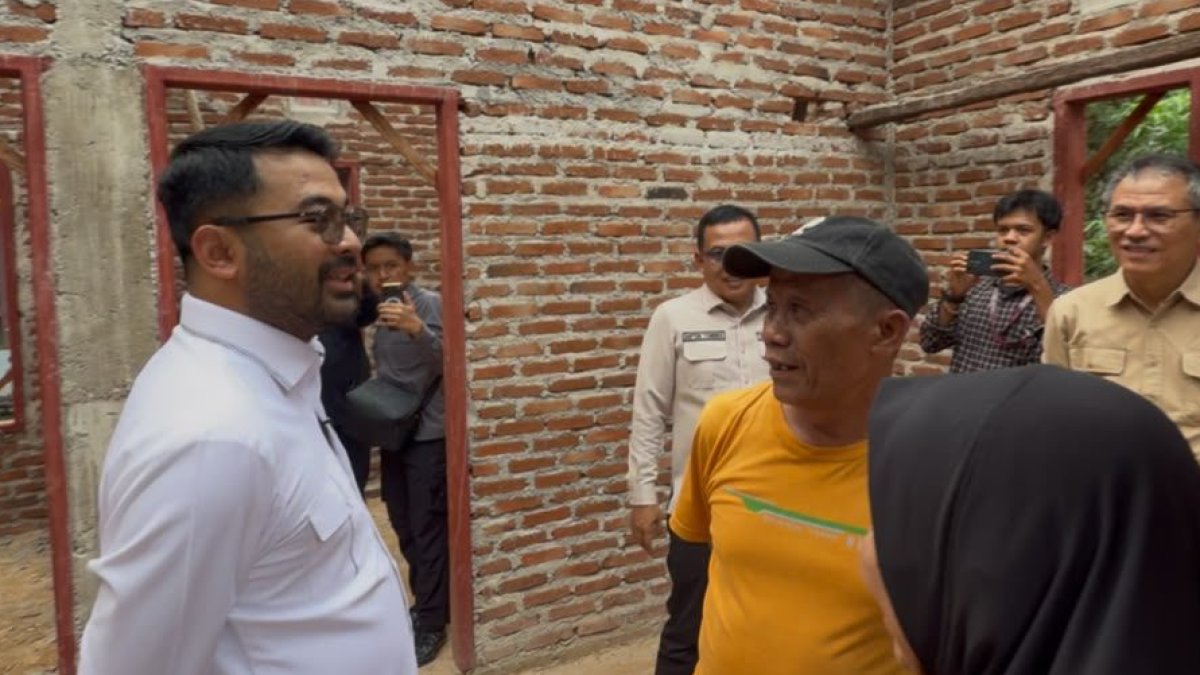 Zigo Rolanda meninjau langsung progres pembangunan rumah warga program BSPS di Kampung Jambu, Tanah Datar.