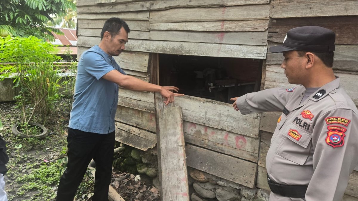 Rumah wartawan di Padang Pariaman dibobol maling, sejumlah perangkat elektronik berisi dokumen penting hilang.