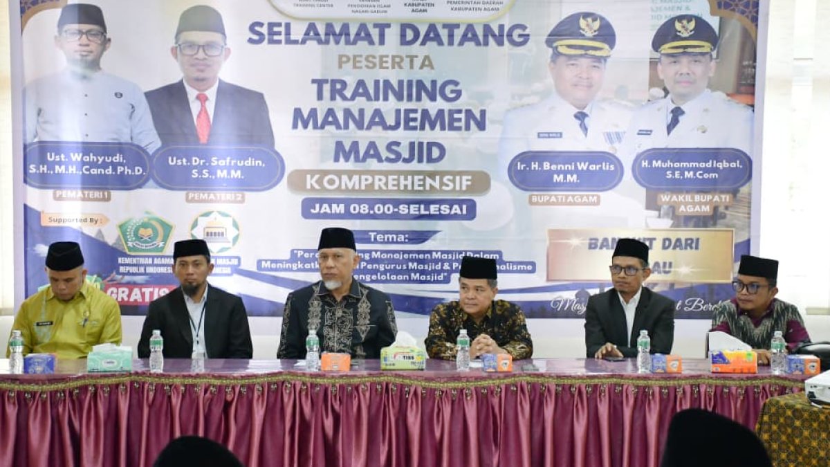 Gubernur Sumbar Mahyeldi memberikan arahan dalam Training Manajemen Masjid bagi pengurus masjid se-Kecamatan IV Koto.