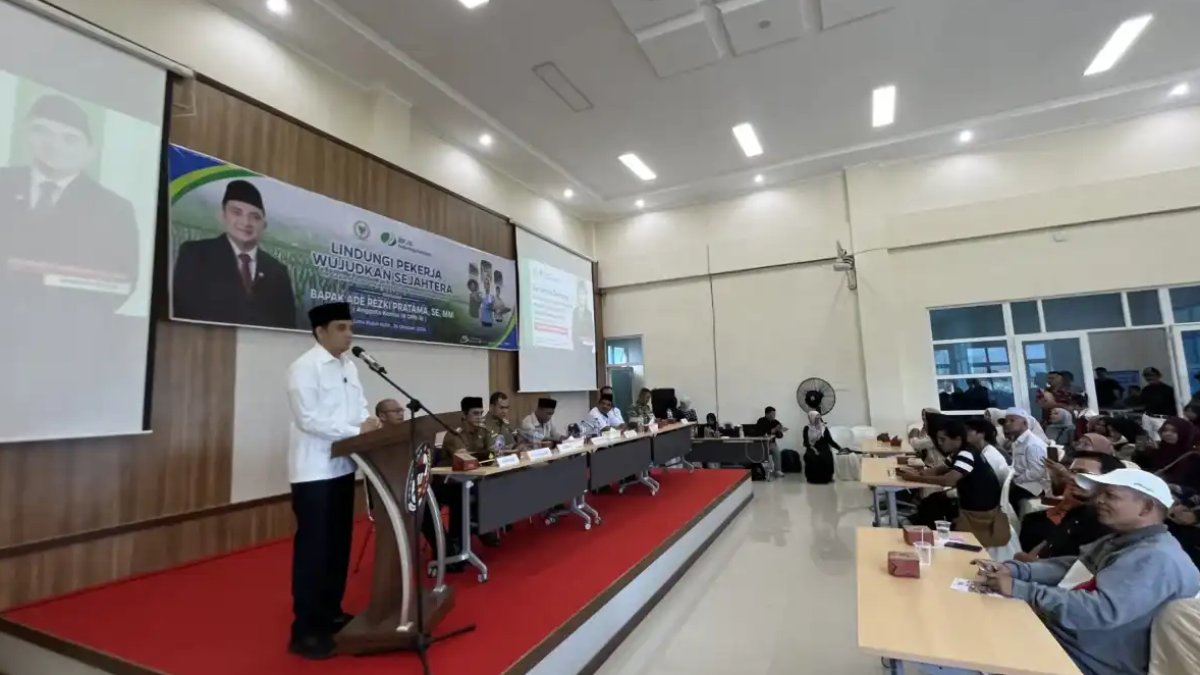 Ade Rezki Pratama saat sosialisasi jaminan sosial ketenagakerjaan bersama BPJS Ketenagakerjaan di Limapuluh Kota.