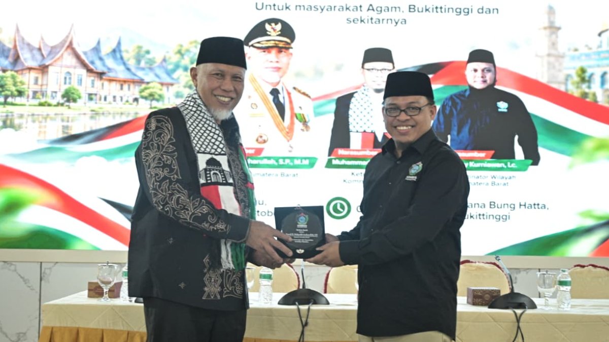 Gubernur Sumatera Barat Mahyeldi memberikan sambutan pada seminar solidaritas kemerdekaan Palestina di Istana Bung Hatta.