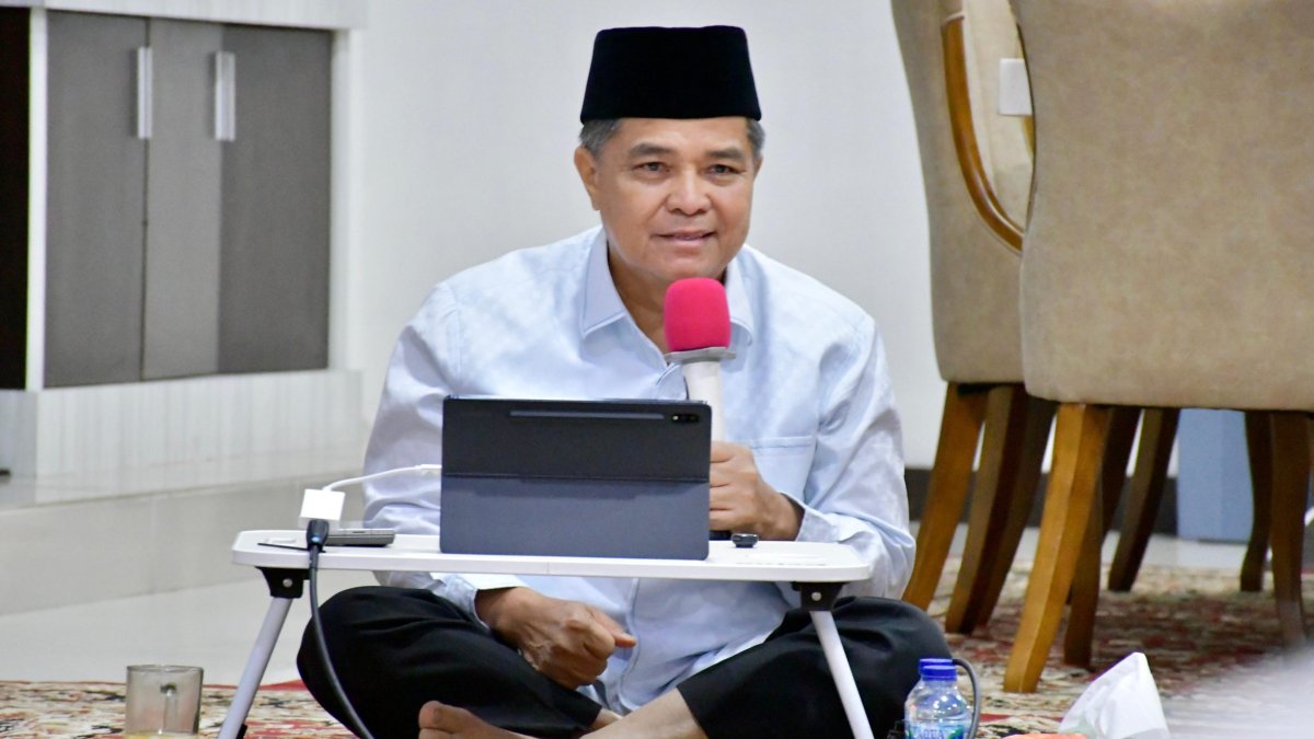 Bupati Agam Benni Warlis menghadiri pengajian rutin bersama kepala OPD di Rumah Dinas Bupati Lubuk Basung.
