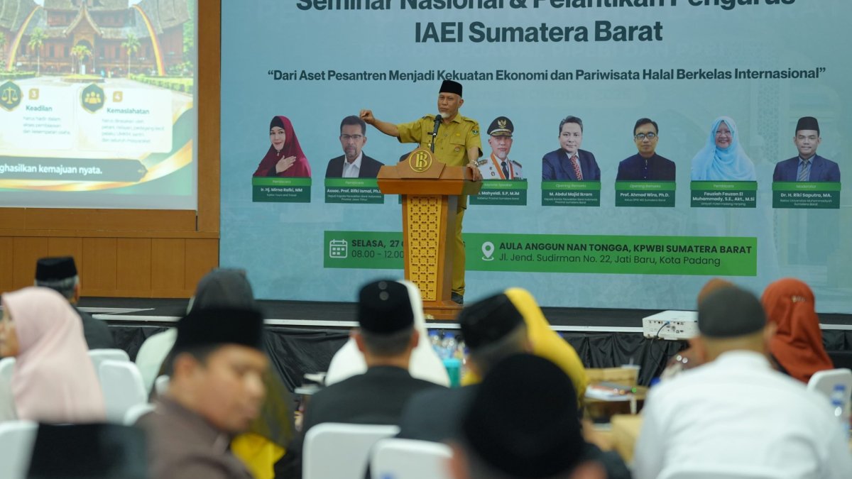 Gubernur Sumatera Barat Mahyeldi memberikan arahan pengembangan ekonomi syariah dan pariwisata halal di pesantren.