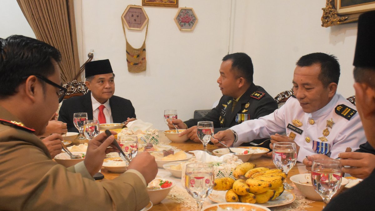 Bupati Agam dan Forkopimda sarapan bersama untuk memperkuat sinergi jelang upacara peringatan Hari Sumpah Pemuda.