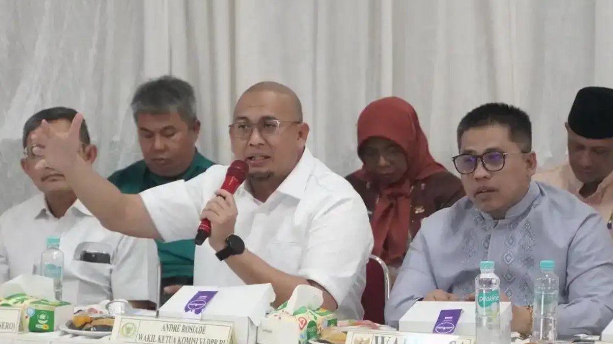 Wali Kota Padang Panjang dan pihak terkait dalam dialog sosialisasi rencana pembangunan Jalan Tol Bukittinggi-Sicincin.