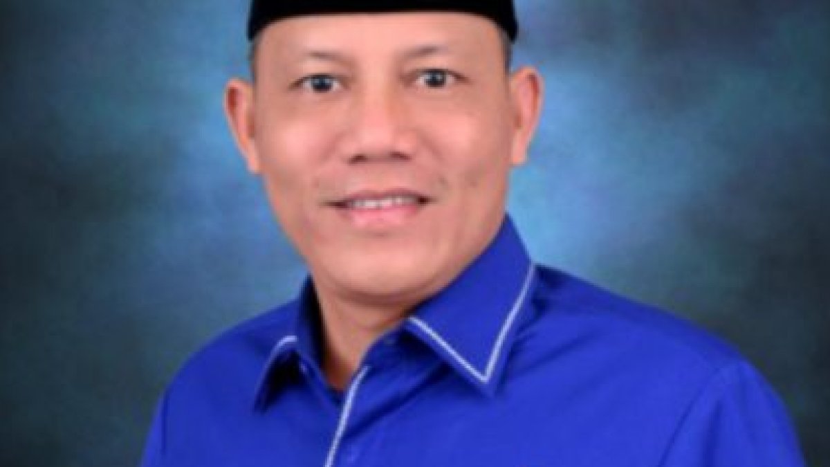 Sabar AS bersama rombongan wartawan Pasaman dalam kegiatan studi tiru peningkatan kompetensi pers di Padang.